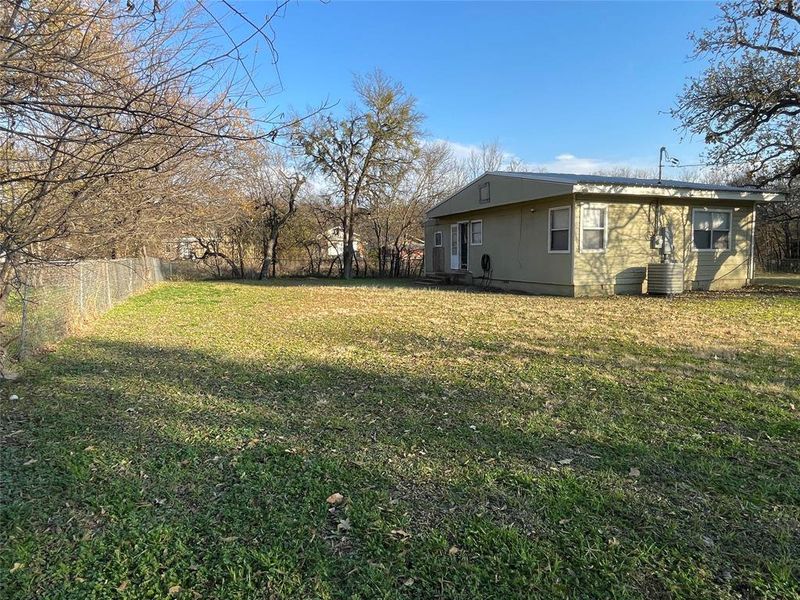 Exterior details and patio area of a home in , Mineral Wells (Image 3).
