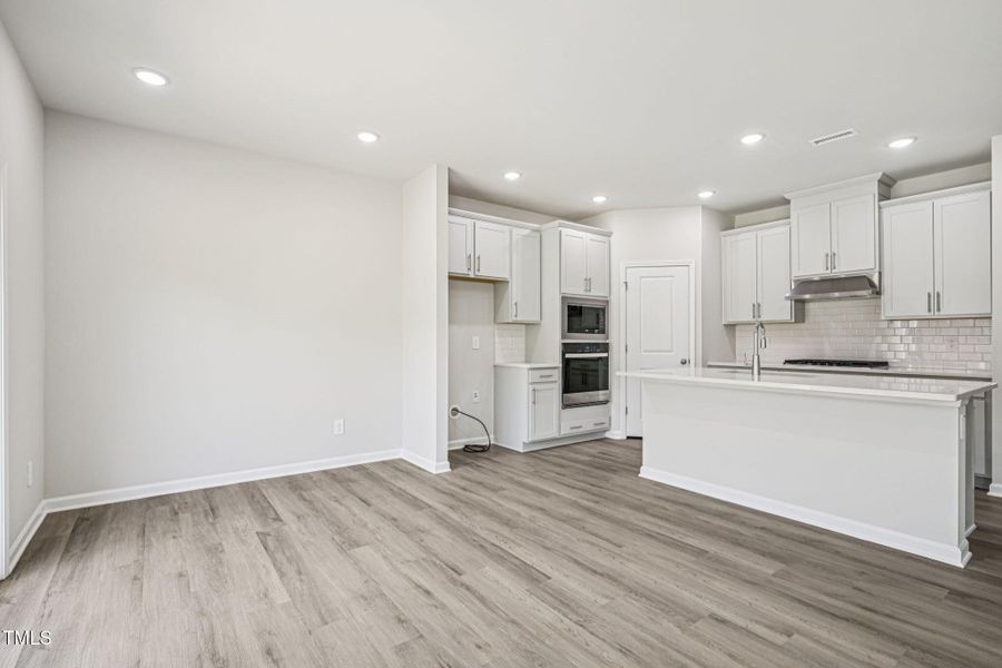 8-web-or-mls-Raleigh - Oak Manor - 721 D