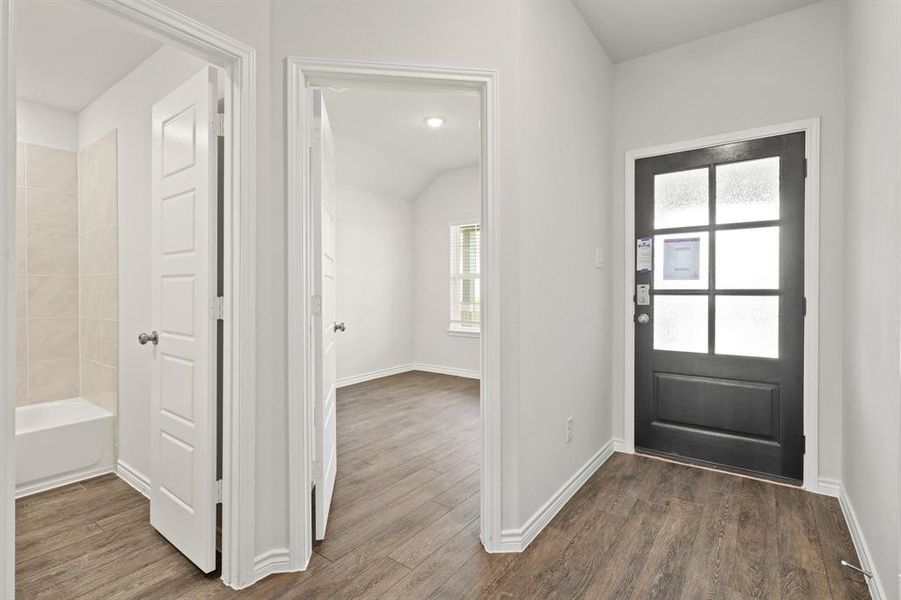 Spacious, unfurnished interior of a new home in Rocky Creek Crossing, Fort Worth (Image 32).