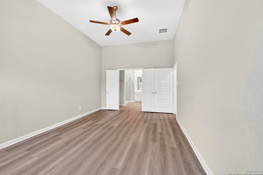 Spacious, unfurnished interior of a new home in Winding Brook, San Antonio (Image 43).