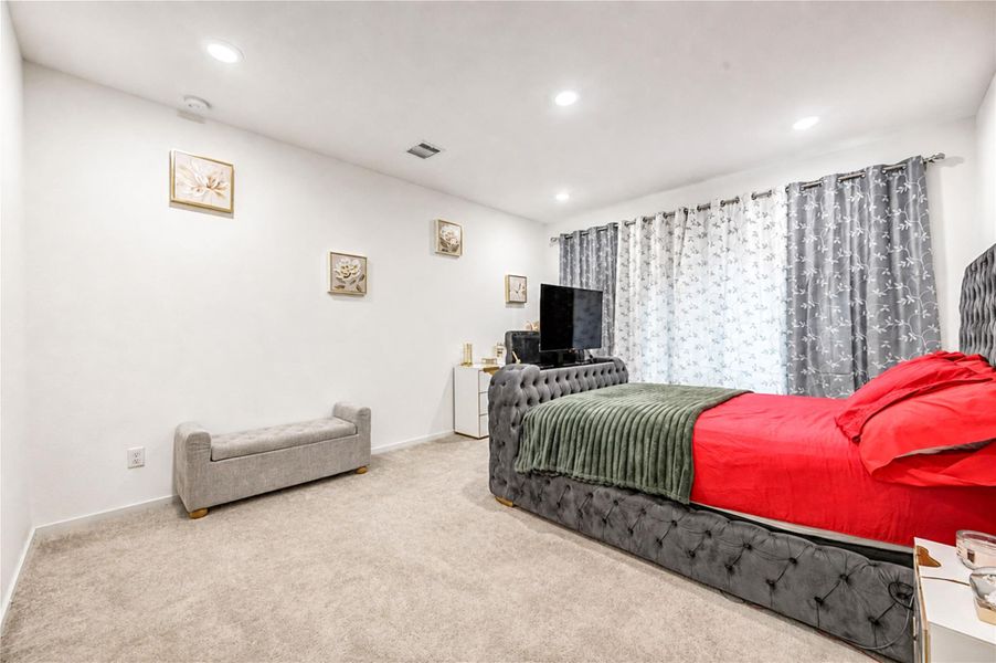 Furnished interior view inside a new home in Harvest Green, Richmond (Image 17).