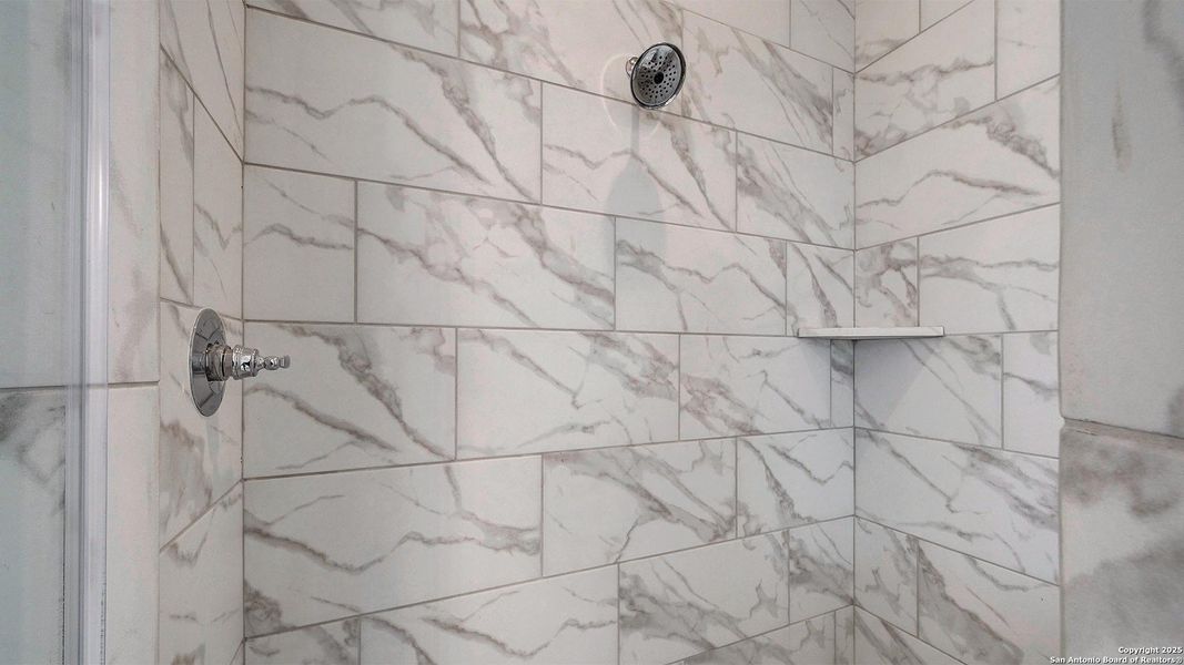 Image 32 of a home in Esperanza 60'.