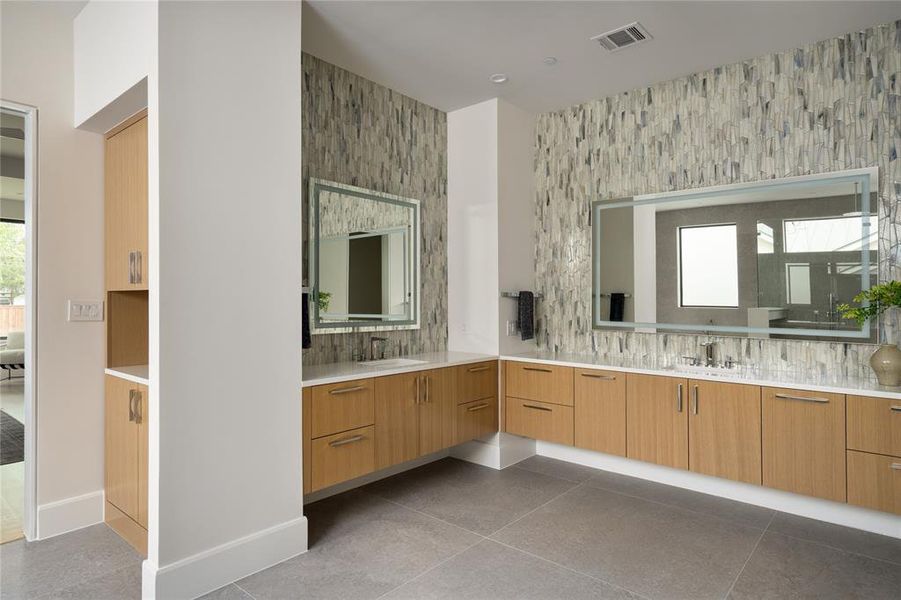 Furnished interior view inside a new home in , Dallas (Image 18). Furnished interior view inside a new home in , Dallas (Image 18).