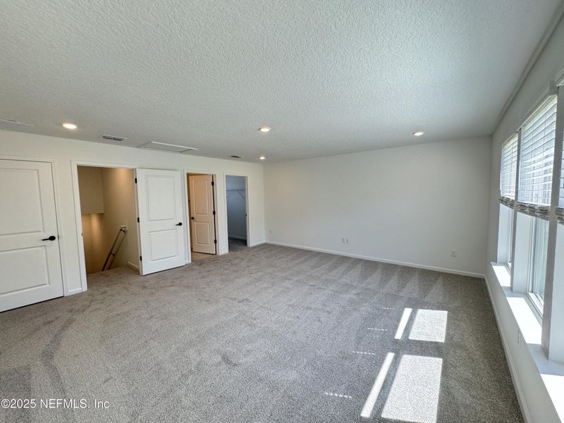 Spacious, unfurnished interior of a new home in , Green Cove Springs (Image 34).