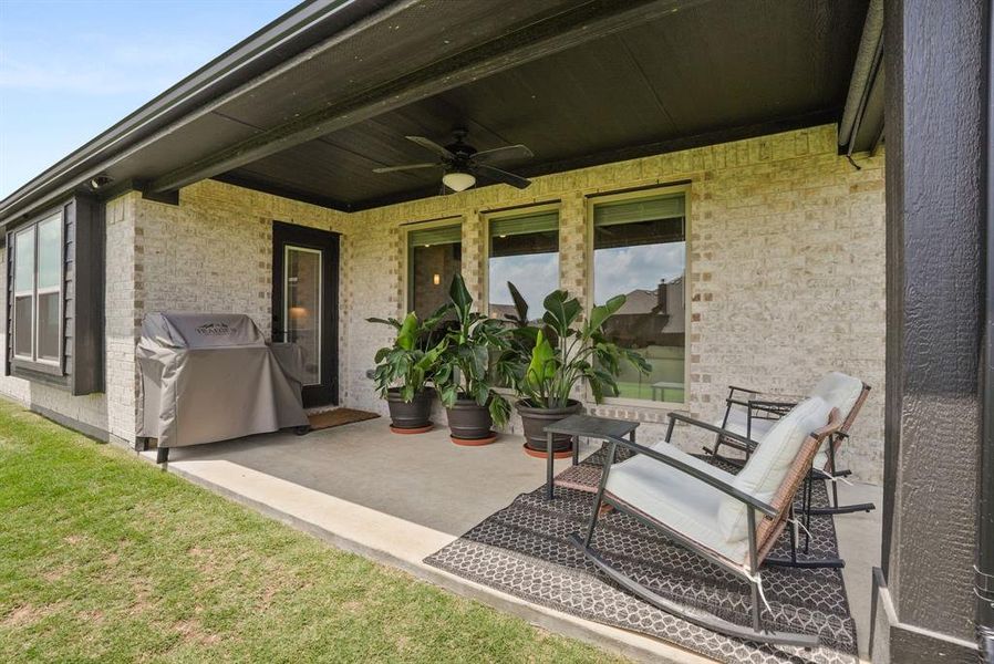 Exterior details and patio area of a home in Hayes Crossing, Midlothian (Image 4).