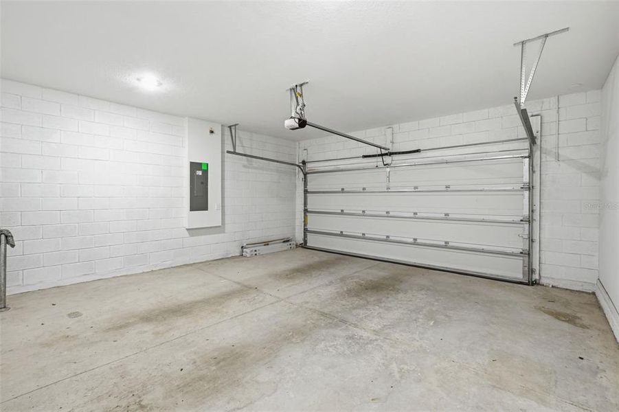 Spacious, unfurnished interior of a new home in , Debary (Image 35).