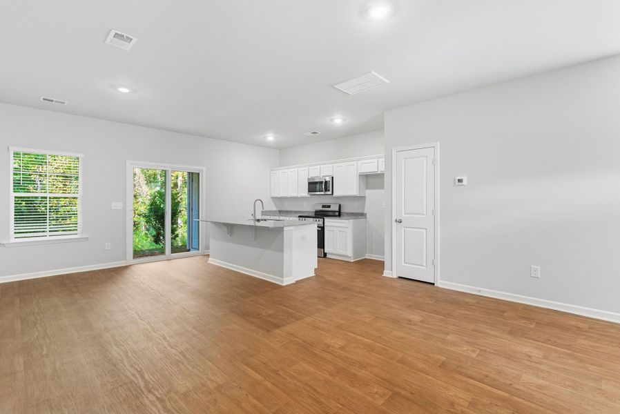 Representative unfurnished interior of a home built from the Palmetto II by McGuinn Homes in Clarke Townes, Anderson (Image 26).