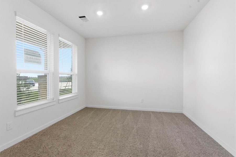Spacious, unfurnished interior of a new home in , Iowa Colony (Image 31).