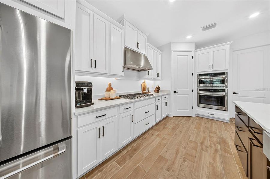 Furnished interior view inside a new home in , Wesley Chapel (Image 8).
