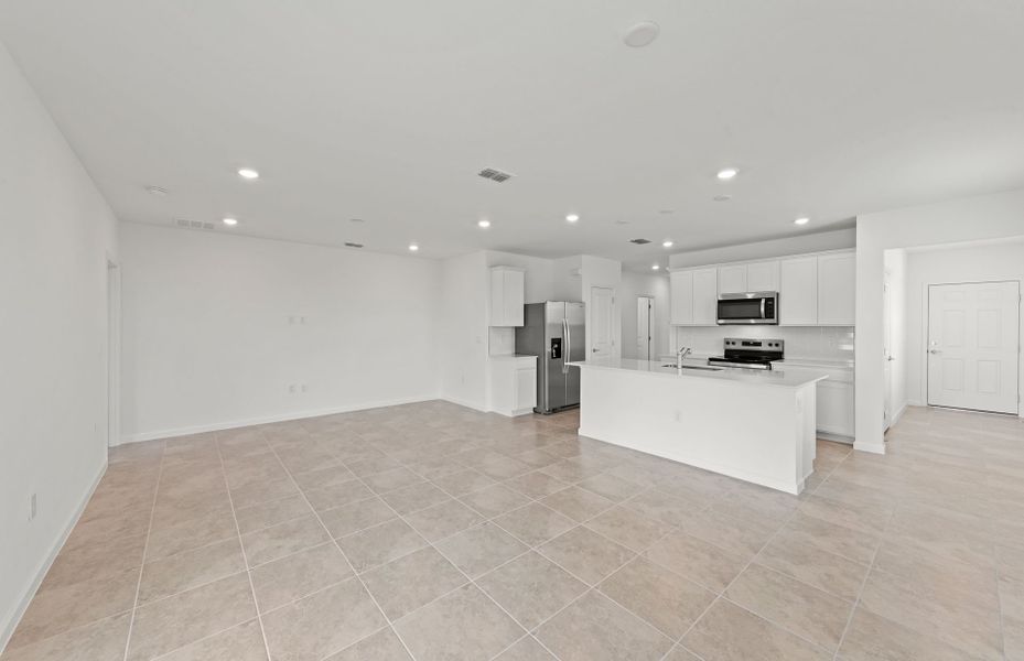 Spacious, unfurnished interior of a new home in Caloosa Cove, Labelle (Image 10). Spacious, unfurnished interior of a new home in Caloosa Cove, Labelle (Image 10).