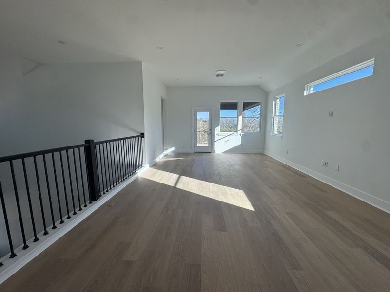 Spacious, unfurnished interior of a new home in Persimmon, Buda (Image 6). Spacious, unfurnished interior of a new home in Persimmon, Buda (Image 6).