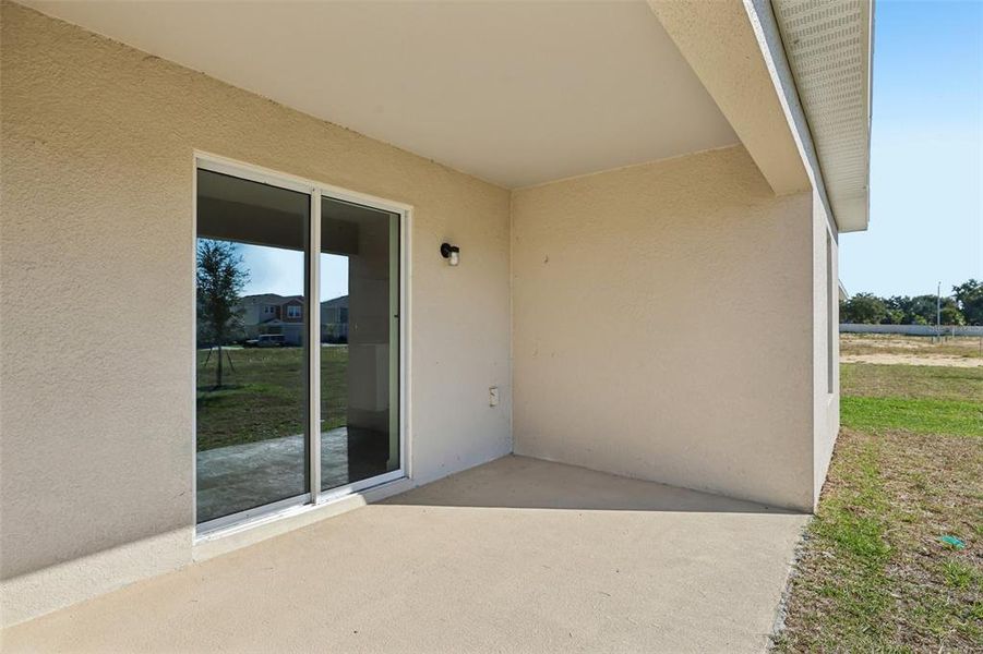 Exterior details and patio area of a home in The Collection at Bradbury Creek, Haines City (Image 11).