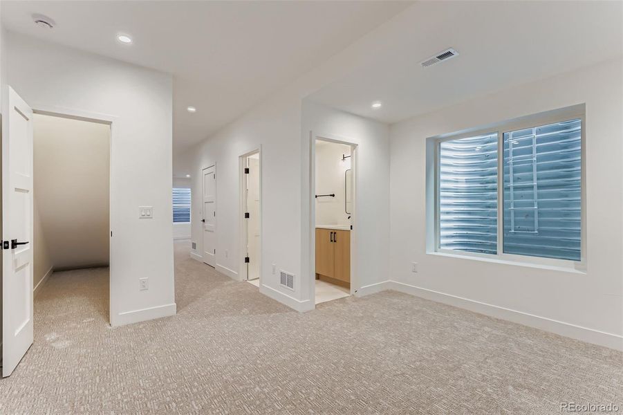 Spacious, unfurnished interior of a new home in , Denver (Image 17).