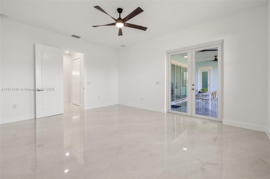 Spacious, unfurnished interior of a new home in , Fort Myers (Image 38).