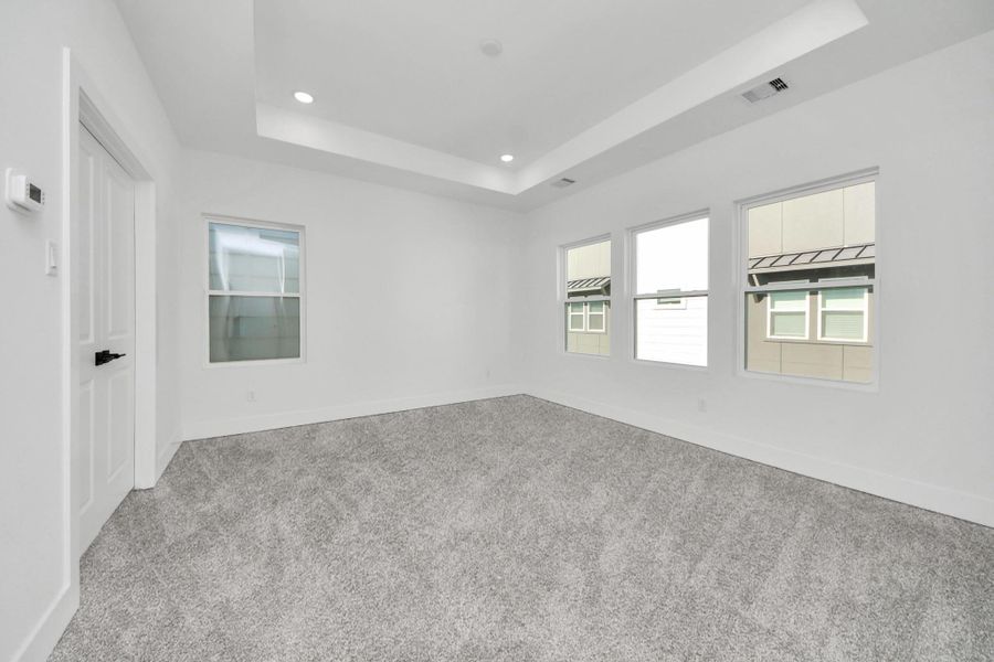 Spacious, unfurnished interior of a new home in , Houston (Image 30).
