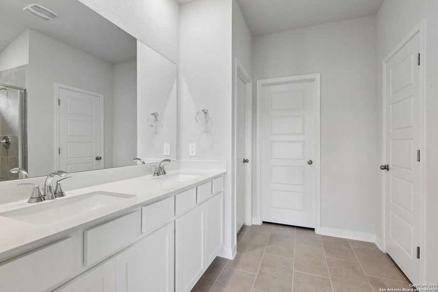 Furnished interior view inside a new home in Fox Falls, Boerne (Image 8).