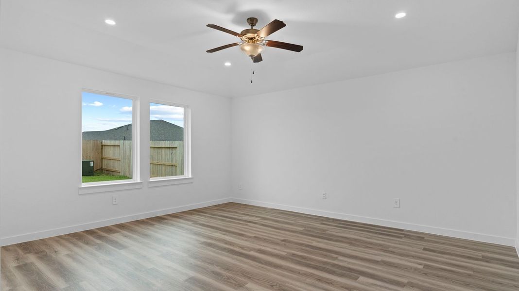 Spacious, unfurnished interior of a new home in Watermark, Alvin (Image 11).
