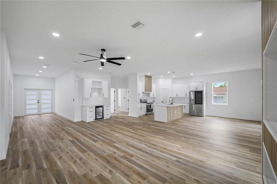 Spacious, unfurnished interior of a new home in , Hudson (Image 16).