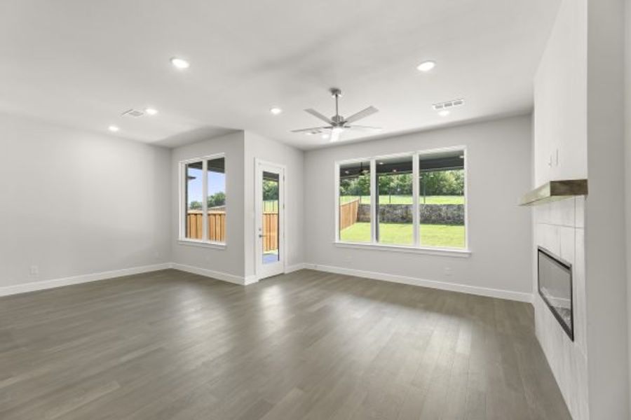 Spacious, unfurnished interior of a new home in The Highlands, Rockwall (Image 23).