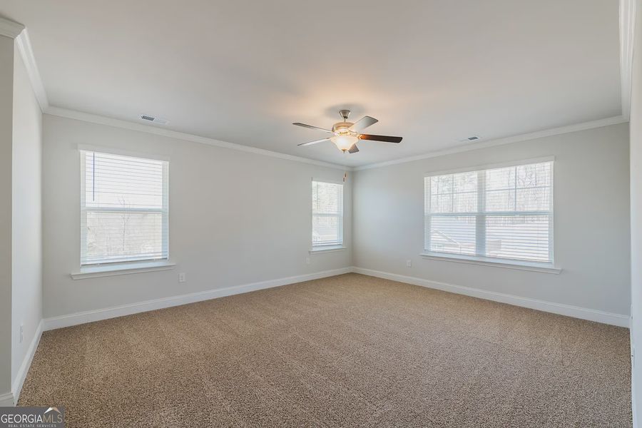 Spacious, unfurnished interior of a new home in Barrington Place, Macon (Image 7).