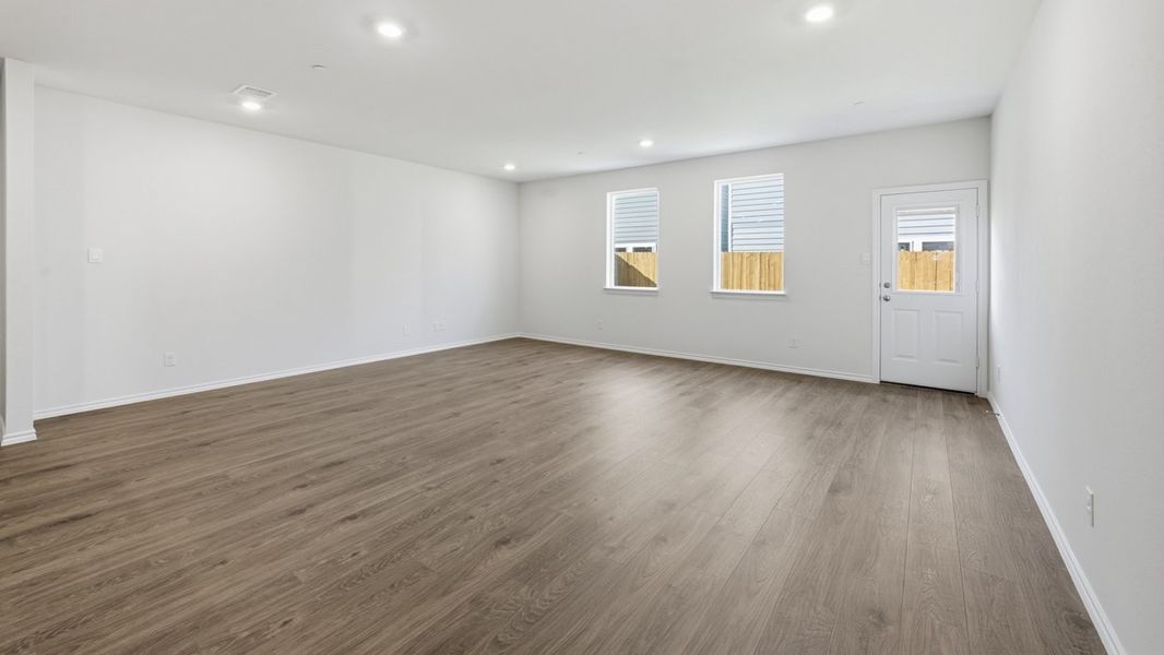 Spacious, unfurnished interior of a new home in Arbor Trails South, Princeton (Image 5).