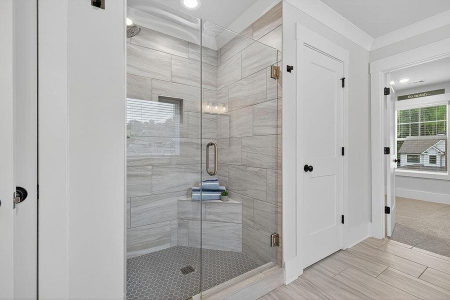 Furnished interior view inside a new home in Spring Creek, Monroe (Image 10).