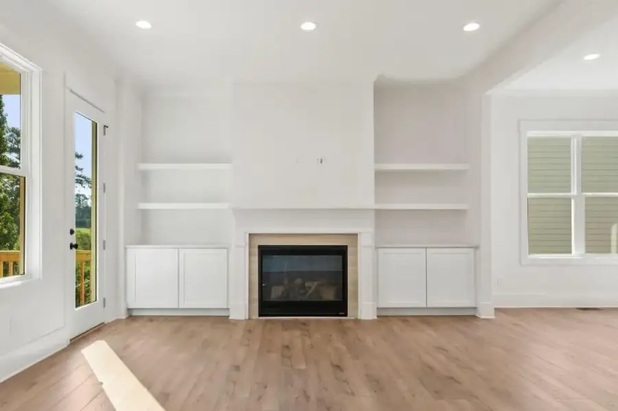 Spacious, unfurnished interior of a new home in Hillshire, Cumming (Image 22).