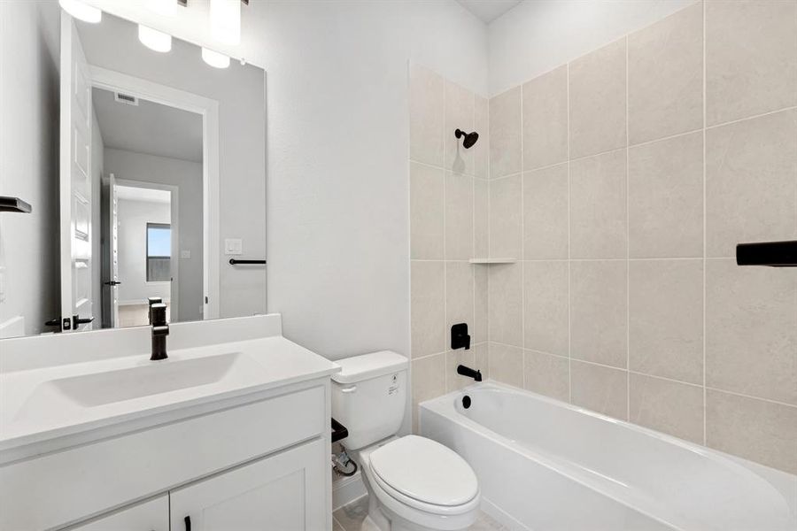 Furnished interior view inside a new home in Myrtle Creek, Waxahachie (Image 12). Furnished interior view inside a new home in Myrtle Creek, Waxahachie (Image 12).