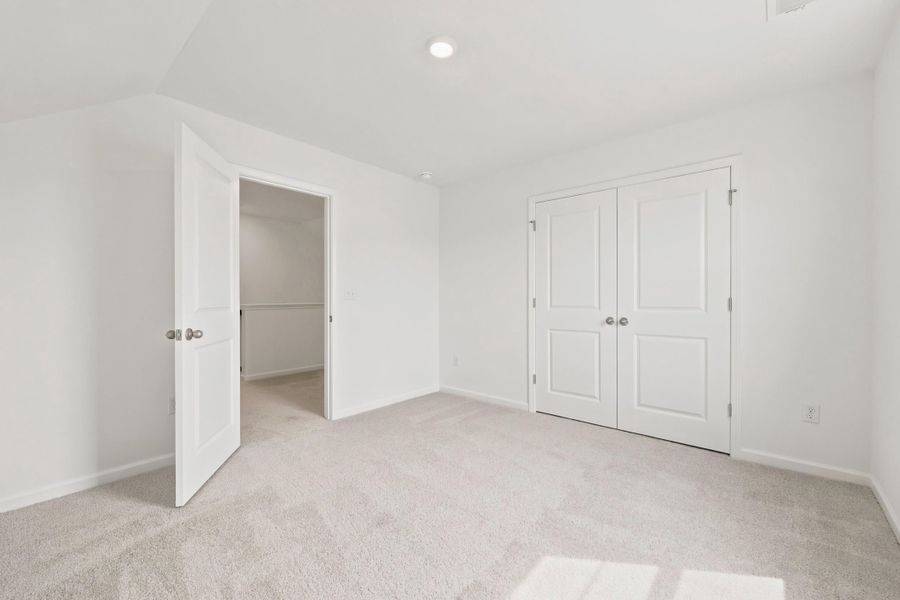 Spacious, unfurnished interior of a new home in Edgefield, Loris (Image 31).