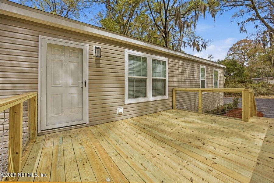 Exterior details and patio area of a home in , Macclenny (Image 15).