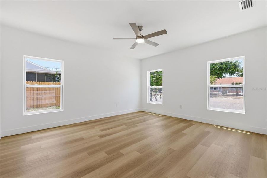 Spacious, unfurnished interior of a new home in , St. Petersburg (Image 16).