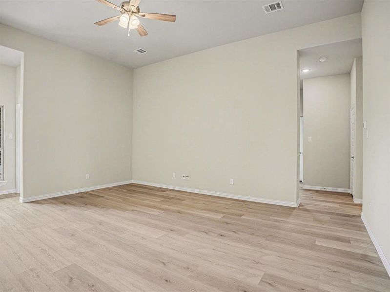 Spacious, unfurnished interior of a new home in Cole Crossing Estates, DeSoto (Image 29). Spacious, unfurnished interior of a new home in Cole Crossing Estates, DeSoto (Image 29).