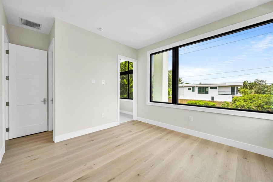 445 NE 11TH AVE-51 445 NE 11TH AVE-51