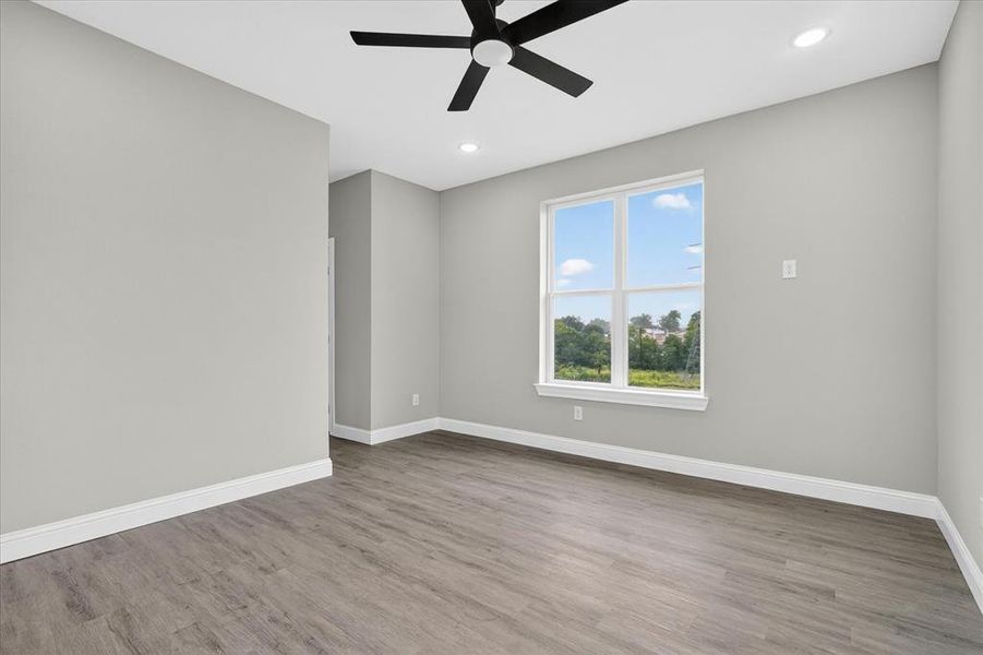 Spacious, unfurnished interior of a new home in , Grand Prairie (Image 16).