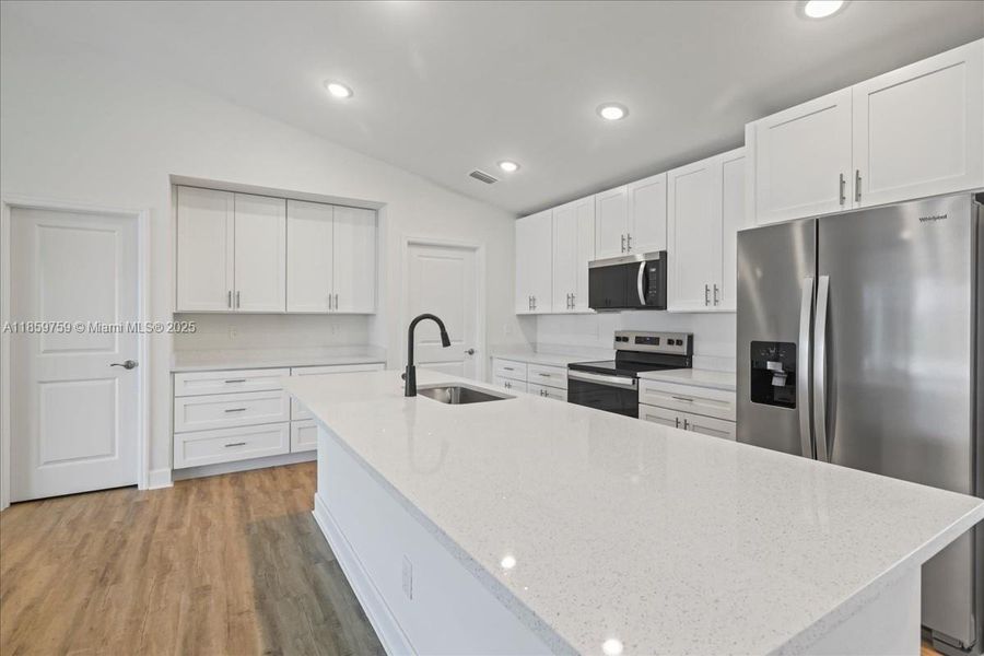 Furnished interior view inside a new home in Cape Coral, Cape Coral (Image 8).