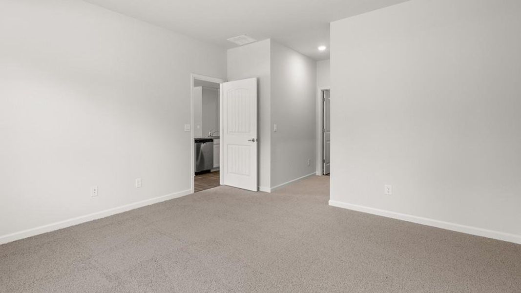 Spacious, unfurnished interior of a new home in Oaks at Cedar Grove, Fairburn (Image 10).