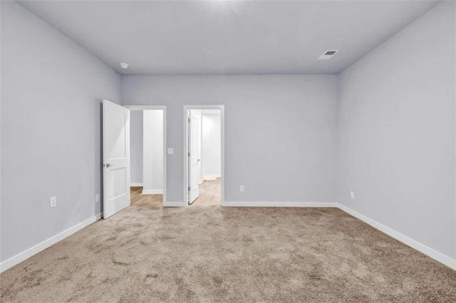 Spacious, unfurnished interior of a new home in Palmetto Oaks Phase III, Palmetto (Image 30). Spacious, unfurnished interior of a new home in Palmetto Oaks Phase III, Palmetto (Image 30).