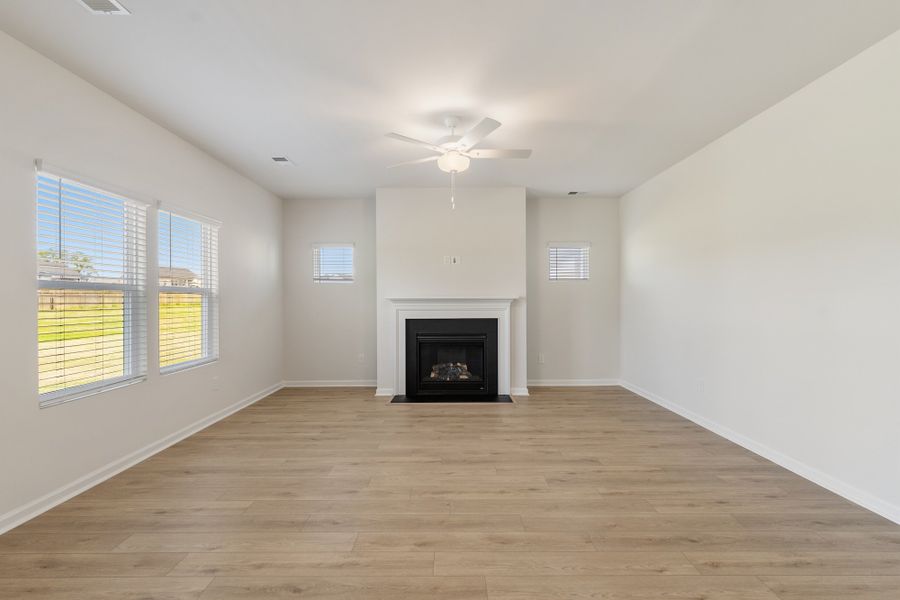 Spacious, unfurnished interior of a new home in Radley Place, Chesnee (Image 20).