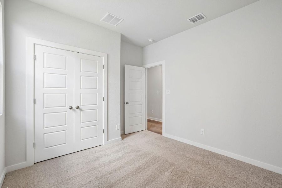 Spacious, unfurnished interior of a new home in Stallion Run, Buda (Image 29).