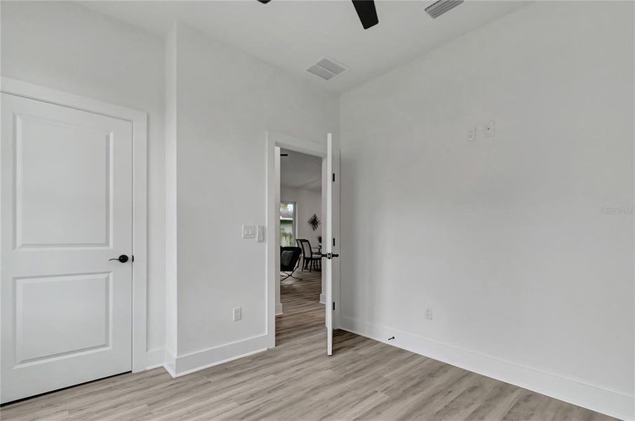 Spacious, unfurnished interior of a new home in , Plant City (Image 40).