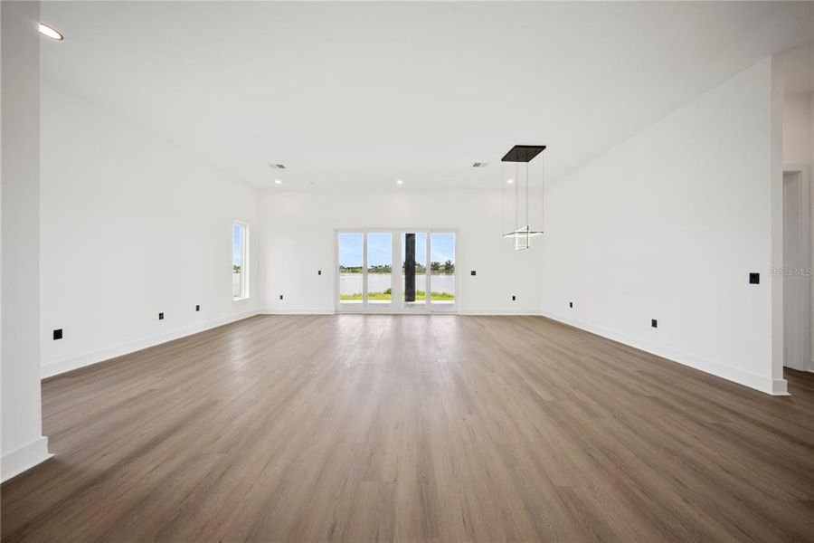 Spacious, unfurnished interior of a new home in , Lake Alfred (Image 50).