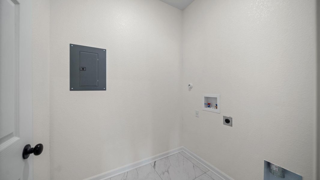 Spacious, unfurnished interior of a new home in , Giddings (Image 22).