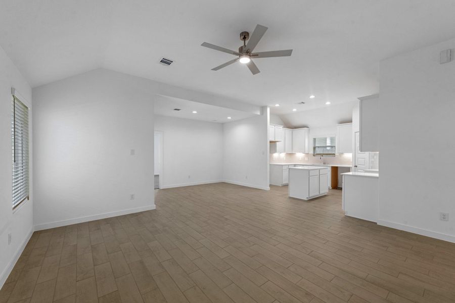 Spacious, unfurnished interior of a new home in Cypresswood Landing, Humble (Image 15). Spacious, unfurnished interior of a new home in Cypresswood Landing, Humble (Image 15).