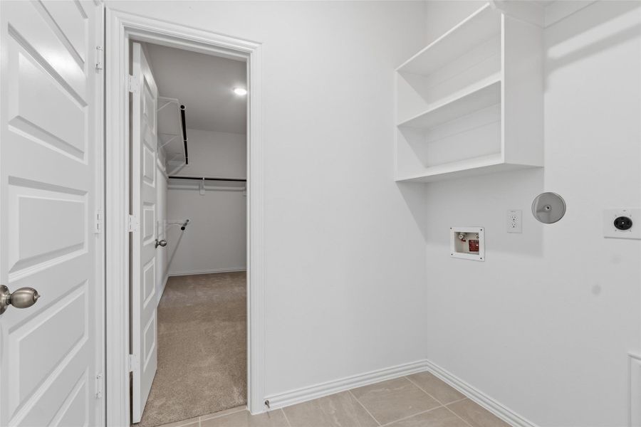 Spacious, unfurnished interior of a new home in Oakwood Estates, Waller (Image 17).