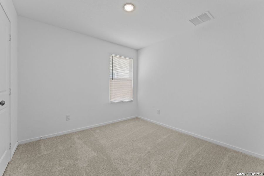 Spacious, unfurnished interior of a new home in Espada, San Antonio (Image 17).