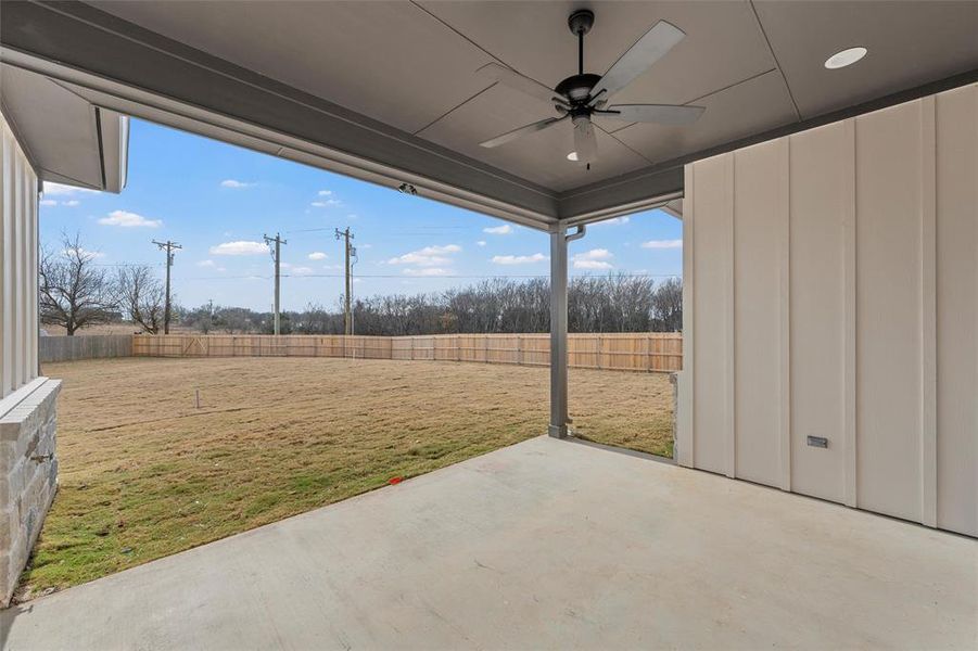Exterior details and patio area of a home in , Lorena (Image 4).