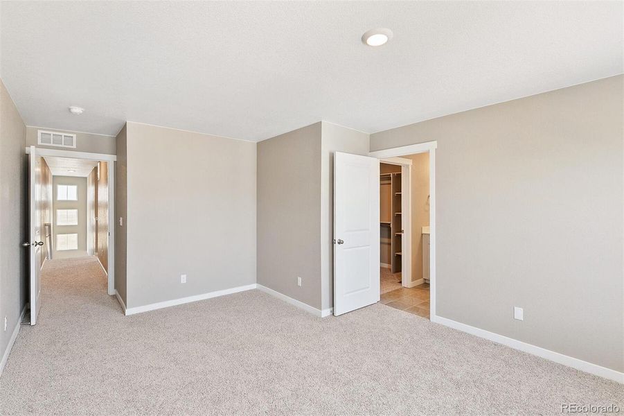 Spacious, unfurnished interior of a new home in Settlers Crossing, Commerce City (Image 18). Spacious, unfurnished interior of a new home in Settlers Crossing, Commerce City (Image 18).