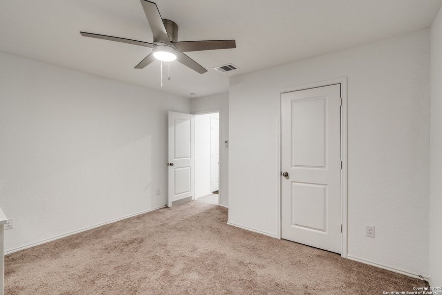 Spacious, unfurnished interior of a new home in , San Antonio (Image 12).