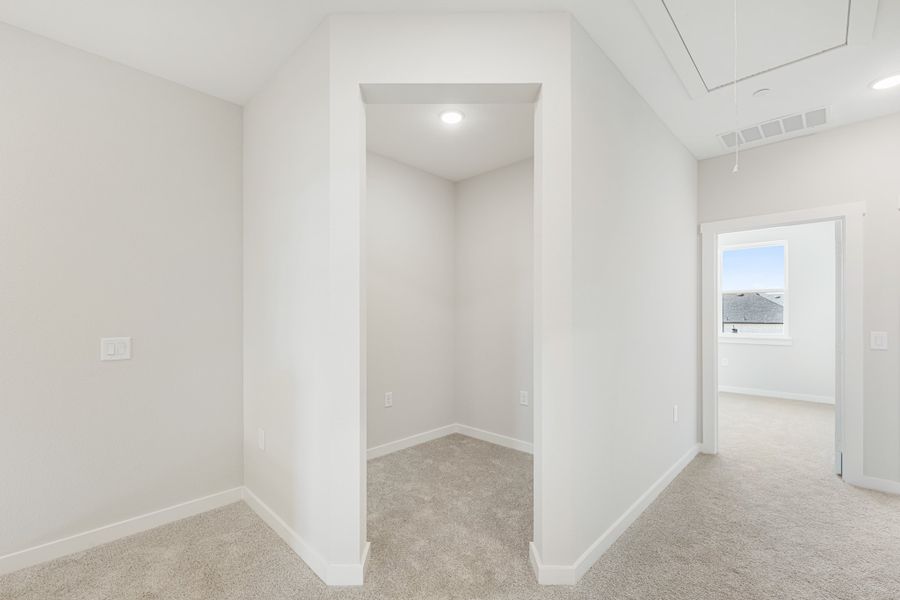 Spacious, unfurnished interior of a new home in Wildridge, Oak Point (Image 37). Spacious, unfurnished interior of a new home in Wildridge, Oak Point (Image 37).