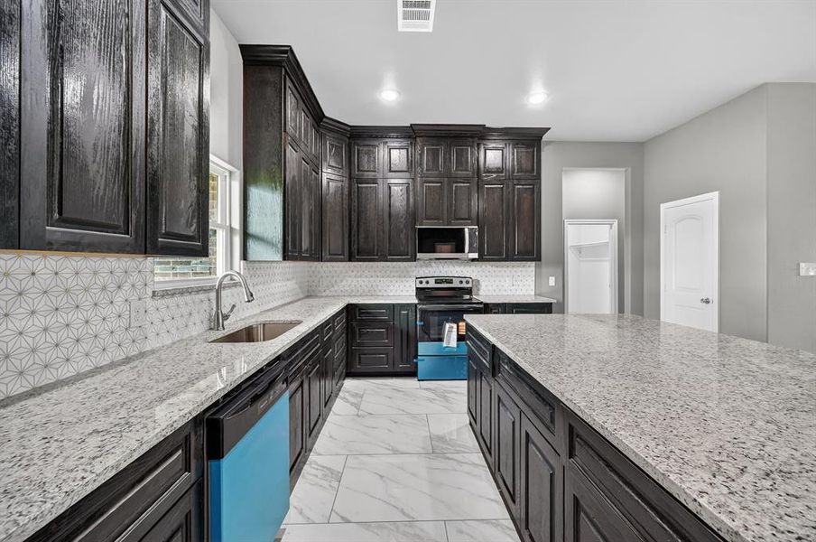 Furnished interior view inside a new home in , Grandview (Image 6).
